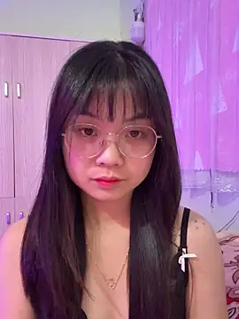 Snapshot of Maeve2k5 chatting on November 26, 2025, 10:26 am Maeve2k5 online show from November 26, 2025, 10:26 am