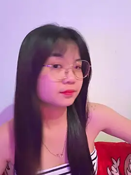 Snapshot of Maeve2k5 chatting on December 5, 2025, 12:32 am Maeve2k5 online show from December 5, 2025, 12:32 am