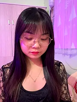 Snapshot of Maeve2k5 chatting on December 1, 2025, 6:36 am Maeve2k5 online show from December 1, 2025, 6:36 am