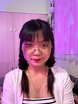 Snapshot of Maeve2k5 chatting on December 2, 2025, 2:12 am Maeve2k5 online show from December 2, 2025, 2:12 am