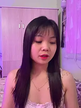 Snapshot of Maeve2k5 chatting on October 17, 2025, 12:25 am Maeve2k5 online show from October 17, 2025, 12:25 am