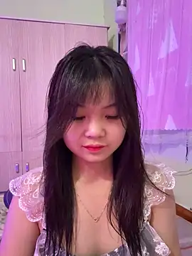 Snapshot of Maeve2k5 chatting on October 15, 2025, 6:44 am Maeve2k5 online show from October 15, 2025, 6:44 am