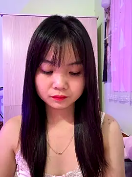 Snapshot of Maeve2k5 chatting on October 8, 2025, 8:27 am Maeve2k5 online show from October 8, 2025, 8:27 am