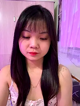 Snapshot of Maeve2k5 chatting on October 19, 2025, 10:18 am Maeve2k5 online show from October 19, 2025, 10:18 am