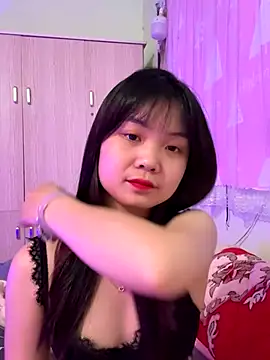 Snapshot of Maeve2k5 chatting on October 30, 2025, 1:37 am Maeve2k5 online show from October 30, 2025, 1:37 am