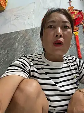 Snapshot of Linaannn chatting on June 7, 2026, 11:21 pm Linaannn online show from June 7, 2026, 11:21 pm