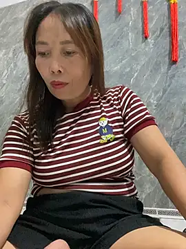 Snapshot of Linaannn chatting on July 16, 2026, 12:46 pm Linaannn online show from July 16, 2026, 12:46 pm