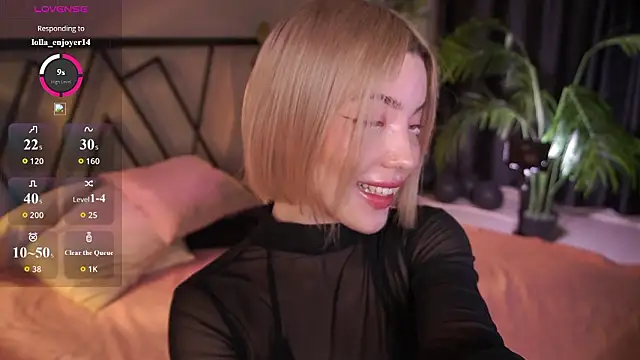 Snapshot of LindaThacker chatting on March 1, 2026, 4:12 am LindaThacker online show from March 1, 2026, 4:12 am