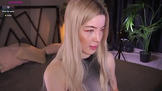 Snapshot of LindaThacker chatting on March 17, 2026, 4:26 am LindaThacker online show from March 17, 2026, 4:26 am