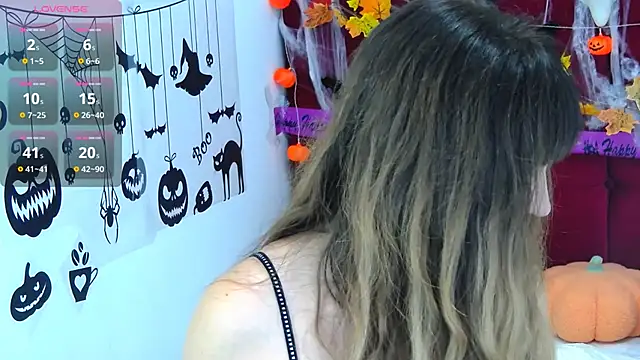 VioletUmi online show from October 30, 2025, 8:45 am