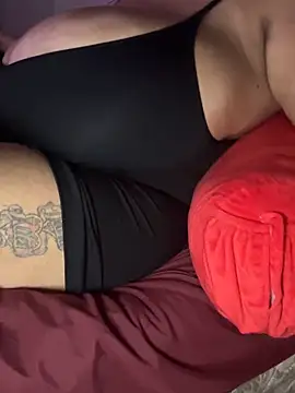 Snapshot of RoxiRedXXX chatting on May 5, 2026, 6:00 pm RoxiRedXXX online show from May 5, 2026, 6:00 pm