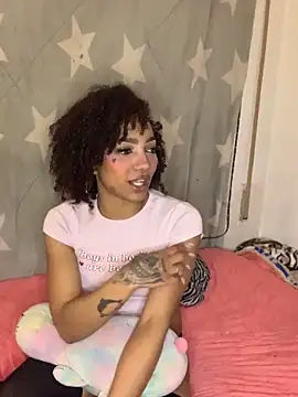 Snapshot of Laanegraofficial_ chatting on March 25, 2026, 8:19 pm Laanegraofficial online show from March 25, 2026, 8:19 pm