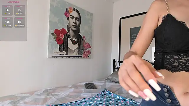 Snapshot of aleja_rythm chatting on October 12, 2025, 7:15 pm aleja rythm online show from October 12, 2025, 7:15 pm