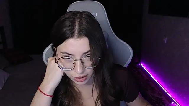 Snapshot of EuphoriaHaily chatting on November 26, 2025, 1:33 pm EuphoriaHaily online show from November 26, 2025, 1:33 pm