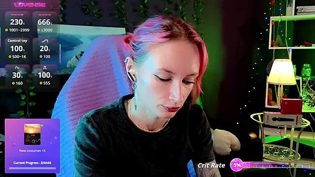  HelenCarter online show from October 16, 2025, 8:28 pm