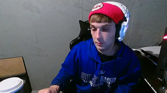 Snapshot of Superoz77 chatting on December 7, 2024, 2:14 am Superoz77 online show from December 7, 2024, 2:14 am