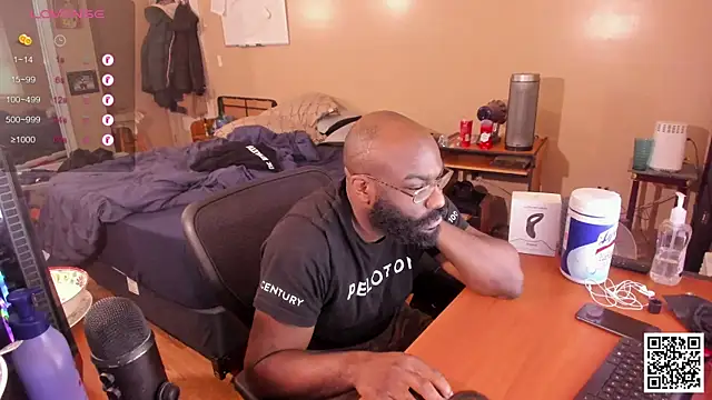 MrChuckDailyXXX online show from December 11, 2024, 6:09 pm