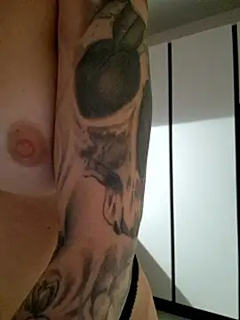 Snapshot of EileX_official chatting on February 8, 2026, 5:43 pm EileX official online show from February 8, 2026, 5:43 pm