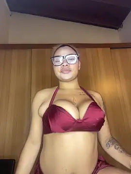 Snapshot of Eloisa_cleavage_ chatting on April 17, 2026, 10:07 am Eloisa cleavage online show from April 17, 2026, 10:07 am