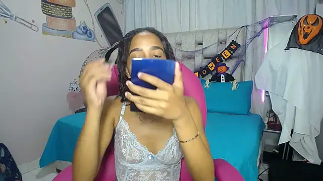 EMMA SWEETT1 online show from October 24, 2025, 1:10 pm