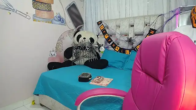 EMMA SWEETT1 online show from November 1, 2025, 5:40 pm