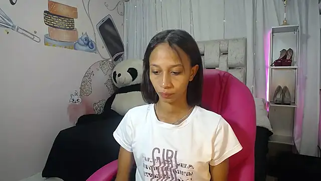 EMMA SWEETT1 online show from November 26, 2025, 12:27 pm