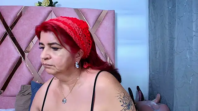 Snapshot of RoxetteMature chatting on May 31, 2026, 12:00 pm RoxetteMature online show from May 31, 2026, 12:00 pm