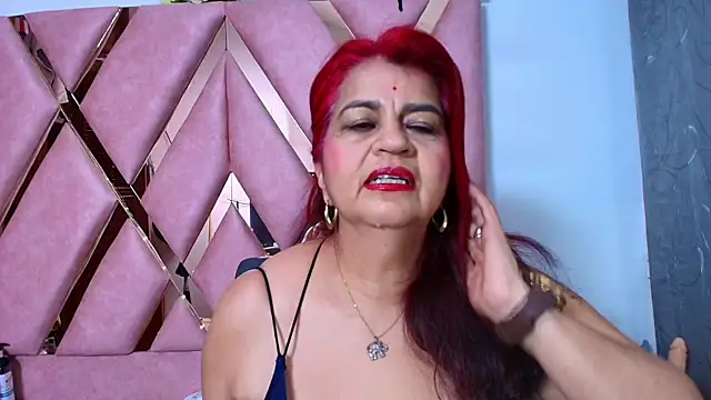 Snapshot of RoxetteMature chatting on July 13, 2026, 12:15 pm RoxetteMature online show from July 13, 2026, 12:15 pm
