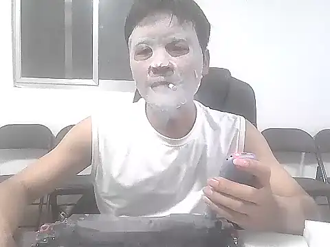 Snapshot of kisstoyousoon2024 chatting on December 3, 2025, 8:19 pm kisstoyousoon2024 online show from December 3, 2025, 8:19 pm