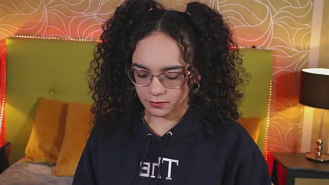 Snapshot of TaylorTinaa chatting on February 12, 2025, 12:12 pm TaylorTinaa online show from February 12, 2025, 12:12 pm