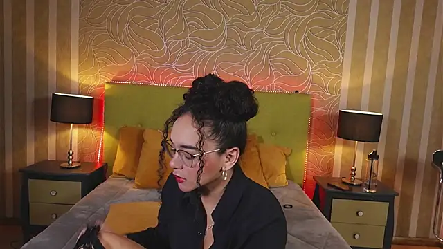 Snapshot of TaylorTinaa chatting on February 13, 2025, 5:37 am TaylorTinaa online show from February 13, 2025, 5:37 am