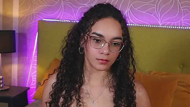 Snapshot of TaylorTinaa chatting on February 5, 2025, 11:23 am TaylorTinaa online show from February 5, 2025, 11:23 am