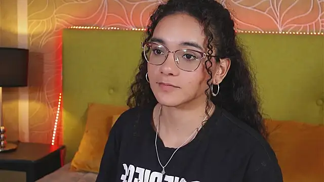 Snapshot of TaylorTinaa chatting on February 16, 2025, 3:38 pm TaylorTinaa online show from February 16, 2025, 3:38 pm