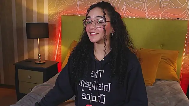 Snapshot of TaylorTinaa chatting on February 5, 2025, 8:21 am TaylorTinaa online show from February 5, 2025, 8:21 am