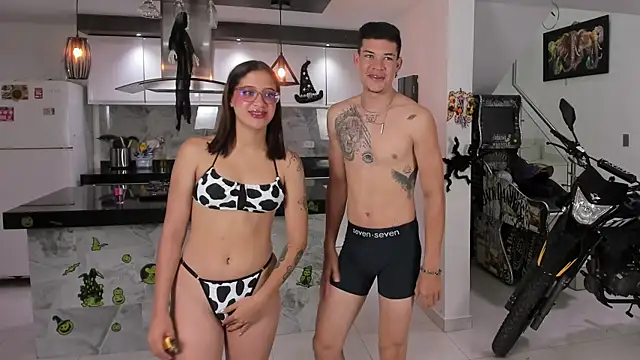 Snapshot of vicky_wendy_hot_sexx chatting on October 26, 2025, 6:14 am vicky wendy hot sexx online show from October 26, 2025, 6:14 am