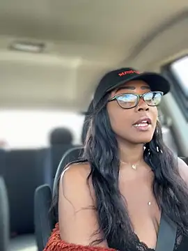 Snapshot of Blazerina chatting on October 29, 2025, 5:23 pm Blazerina online show from October 29, 2025, 5:23 pm