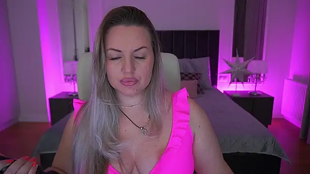 Snapshot of KiraCandyS chatting on March 14, 2026, 8:59 pm KiraCandyS online show from March 14, 2026, 8:59 pm