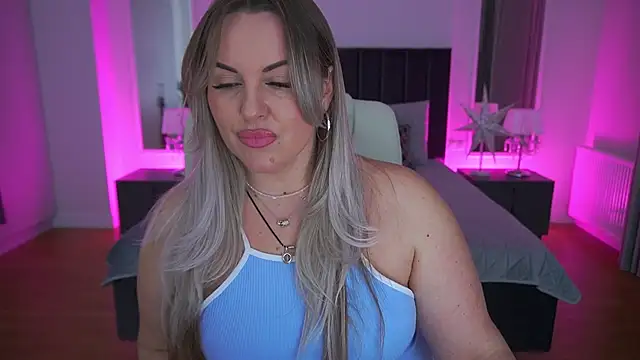 Snapshot of KiraCandyS chatting on March 2, 2026, 9:44 pm KiraCandyS online show from March 2, 2026, 9:44 pm