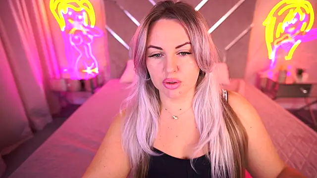 KiraCandyS online show from November 7, 2025, 12:15 am