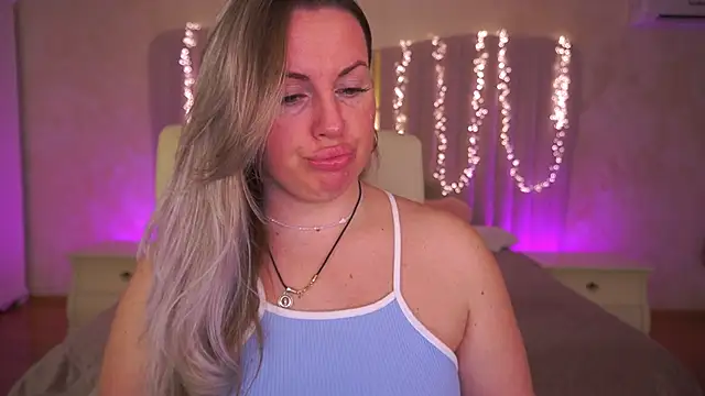 Snapshot of KiraCandyS chatting on March 19, 2026, 9:15 pm KiraCandyS online show from March 19, 2026, 9:15 pm