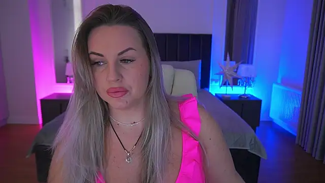 Snapshot of KiraCandyS chatting on March 3, 2026, 10:17 pm KiraCandyS online show from March 3, 2026, 10:17 pm