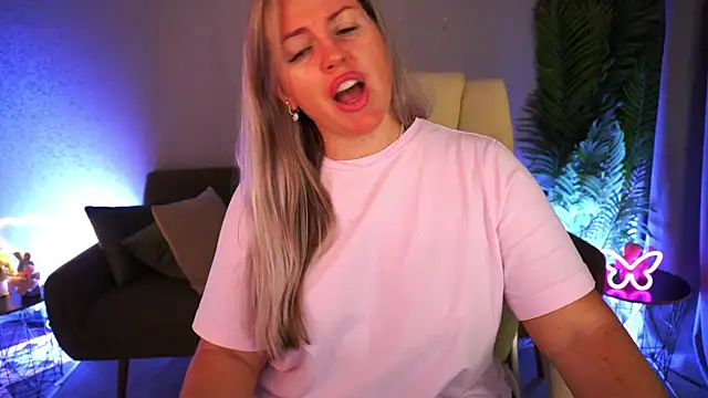 KiraCandyS online show from July 5, 2026, 7:21 pm