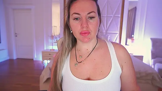 Snapshot of KiraCandyS chatting on February 16, 2026, 2:54 am KiraCandyS online show from February 16, 2026, 2:54 am