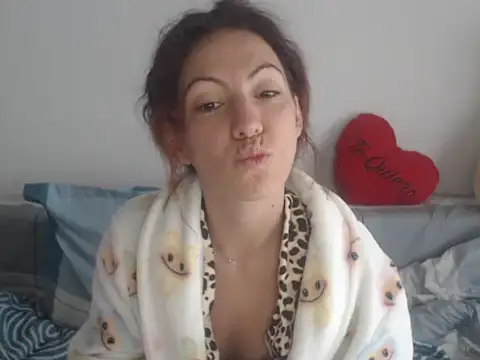 Emmatoo online show from April 29, 2026, 4:38 am