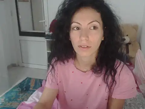 Snapshot of Emmatoo chatting on June 20, 2026, 6:07 am Emmatoo online show from June 20, 2026, 6:07 am