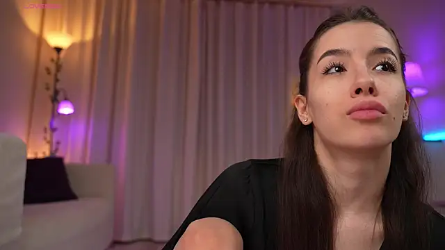 Amely Young online show from May 3, 2026, 1:22 am