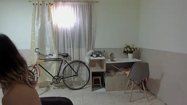 Snapshot of linnie_ chatting on October 29, 2025, 4:28 pm linnie  online show from October 29, 2025, 4:28 pm