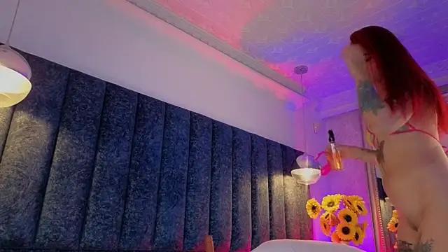 Snapshot of HannaRed_ chatting on July 3, 2026, 7:42 pm HannaRed online show from July 3, 2026, 7:42 pm