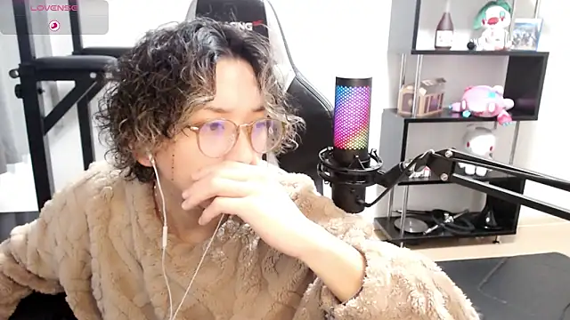 Shizukuu online show from March 9, 2025, 4:27 am