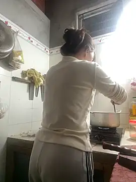 Snapshot of Hellen_111 chatting on November 2, 2025, 11:04 am Hellen 111 online show from November 2, 2025, 11:04 am